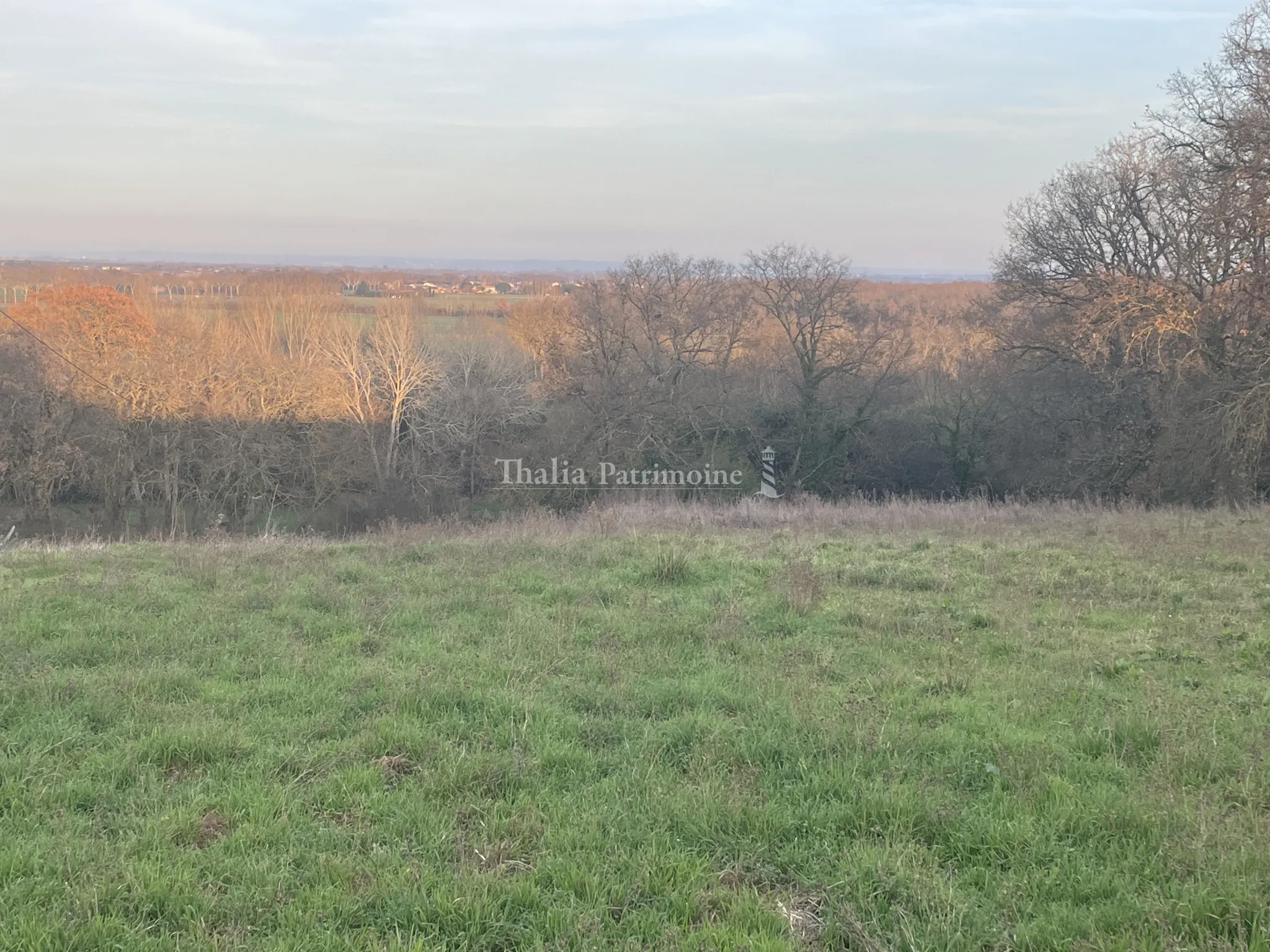 Terrain de 825m2 au Cœur du Village avec Vue sur les Pyrénées 