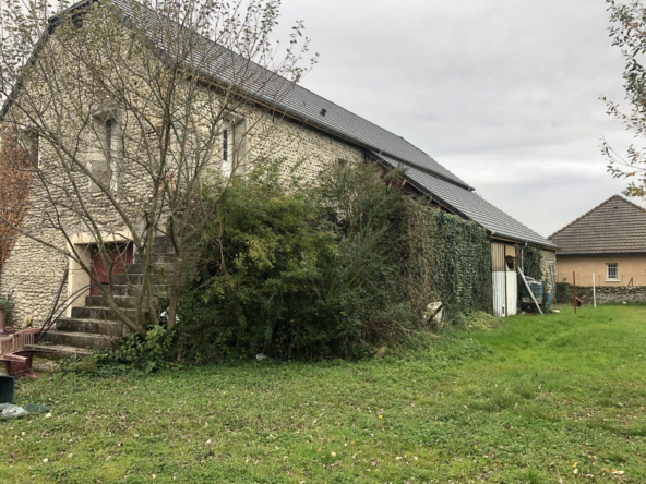 Appartement à rénover de 130 m2 avec jardin constructible à Bordes