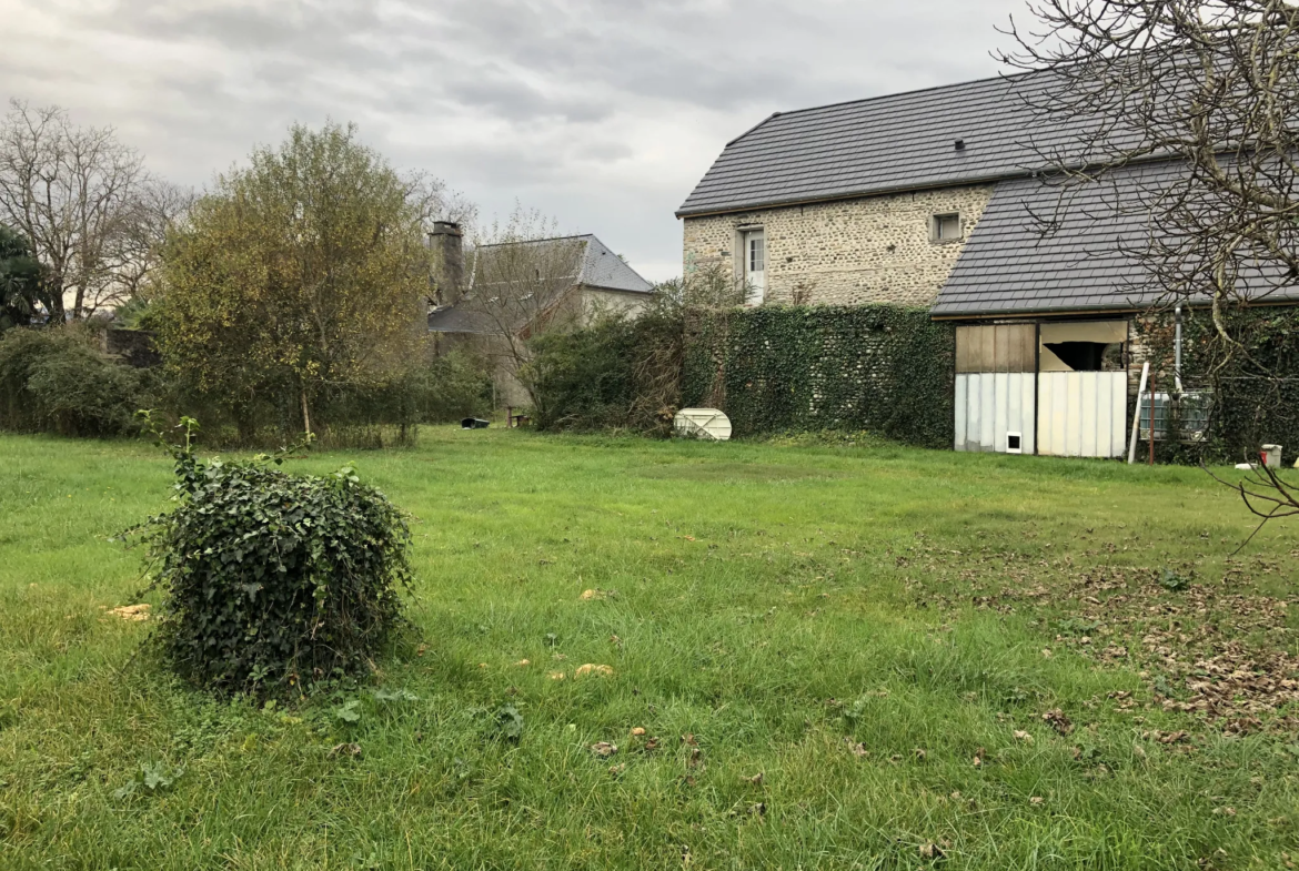 Appartement à rénover de 130 m2 avec jardin constructible à Bordes 