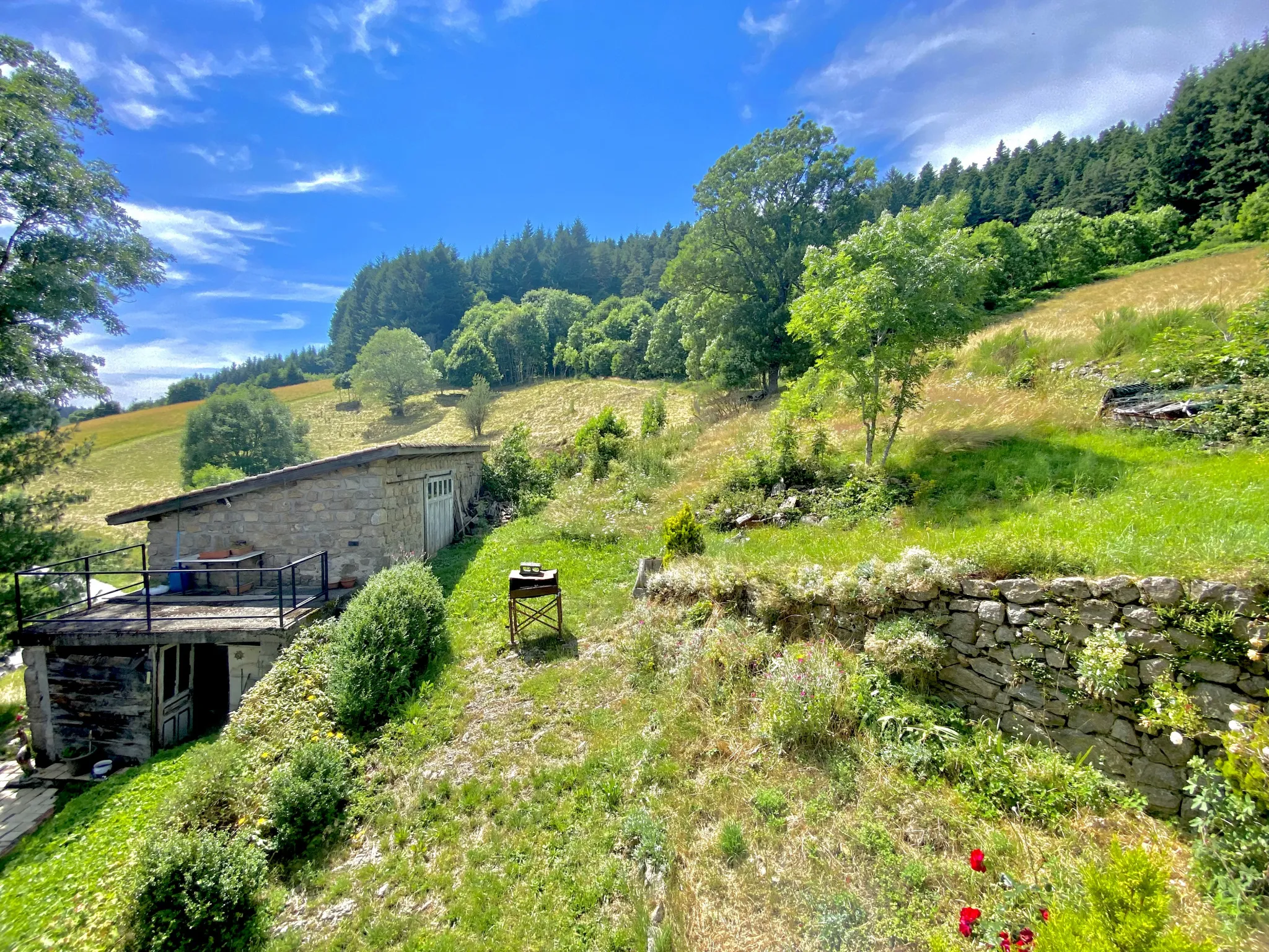 Ancienne ferme de 110 m2 avec grange et dépendance à St Sauveur en Rue 