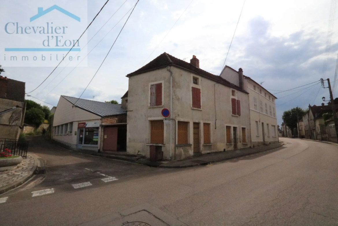 Maison de ville à Ancy le Franc avec 4 chambres 