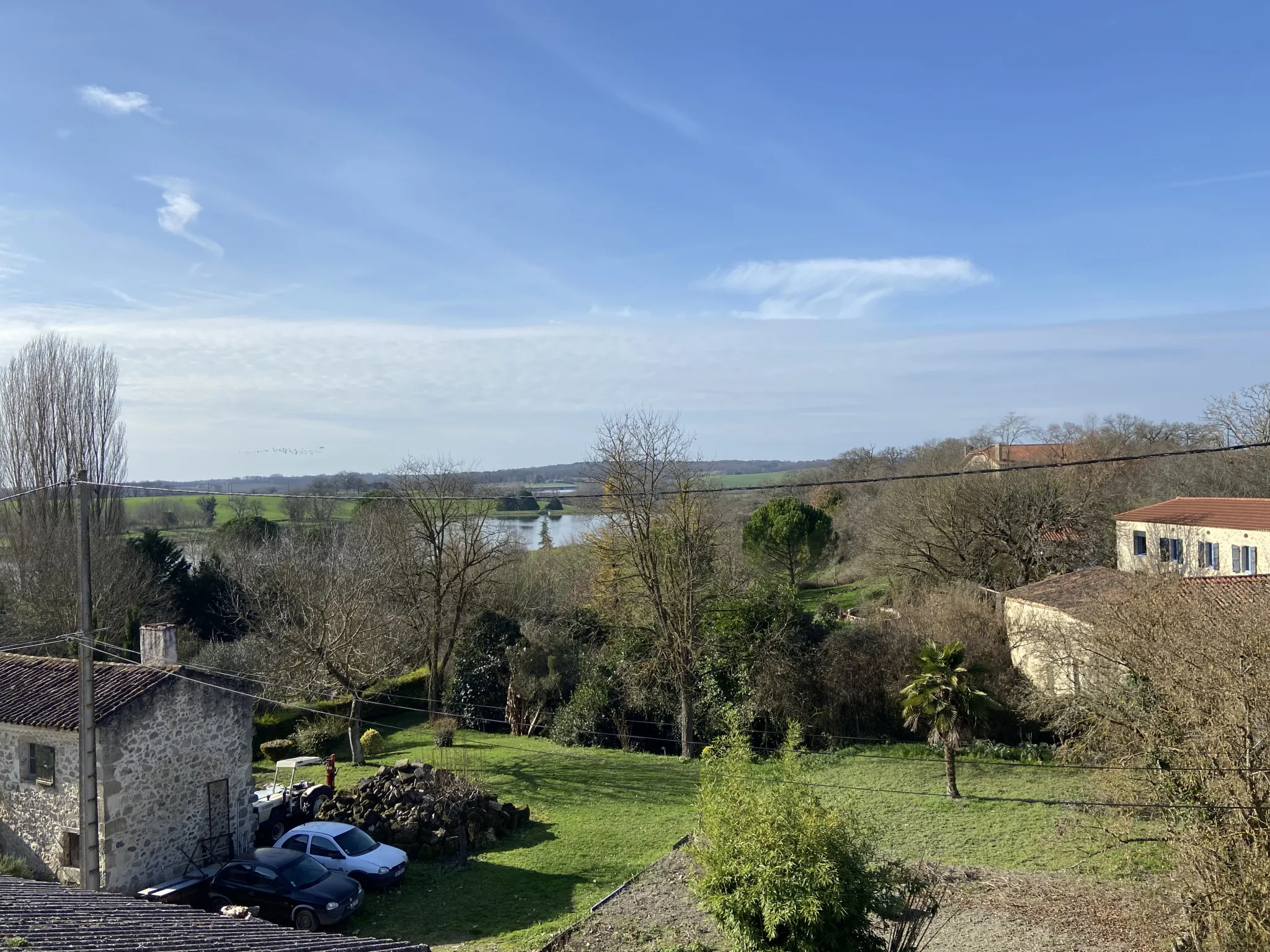 Maison de village avec bâtiment attenant à restaurer 