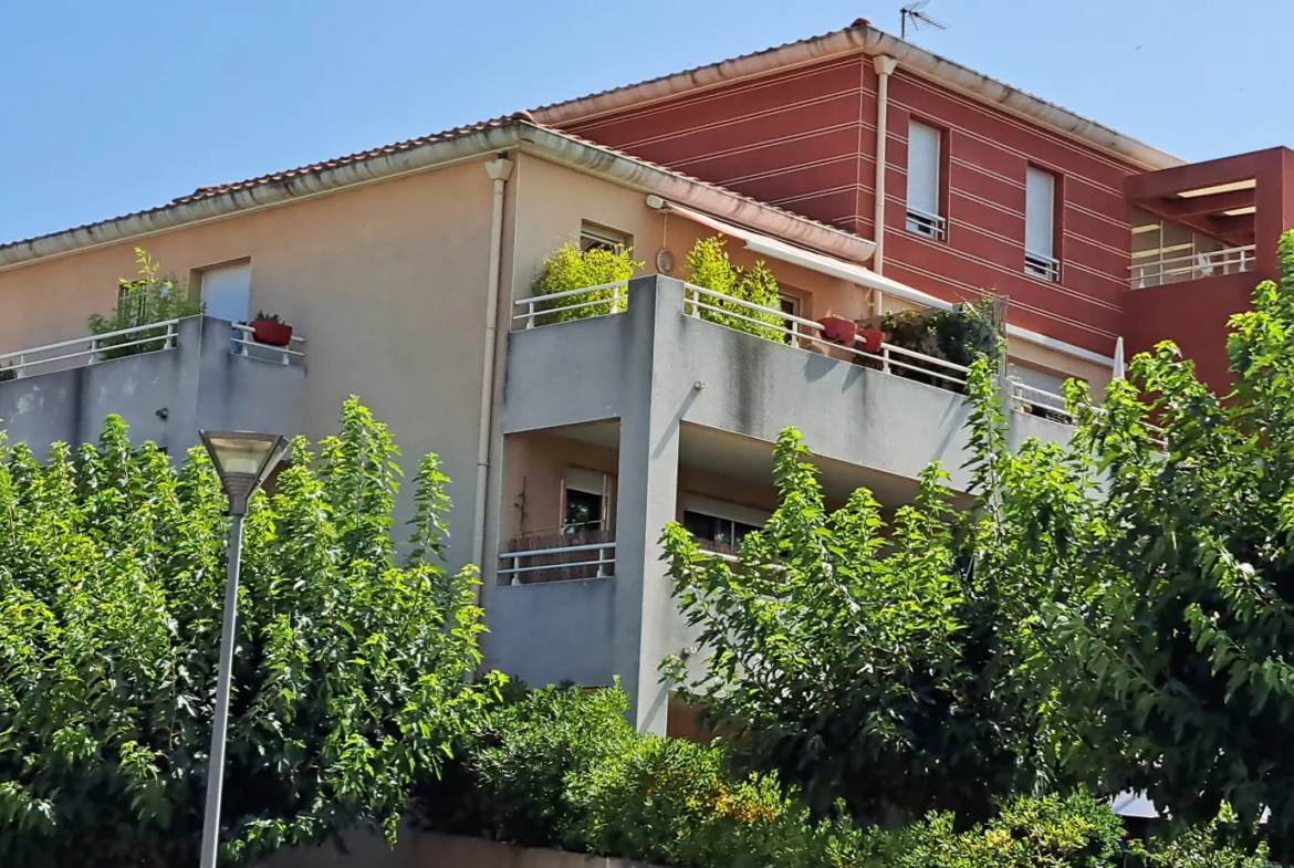 Appartement de Type 2 avec Terrasse et Garage à Gardanne 