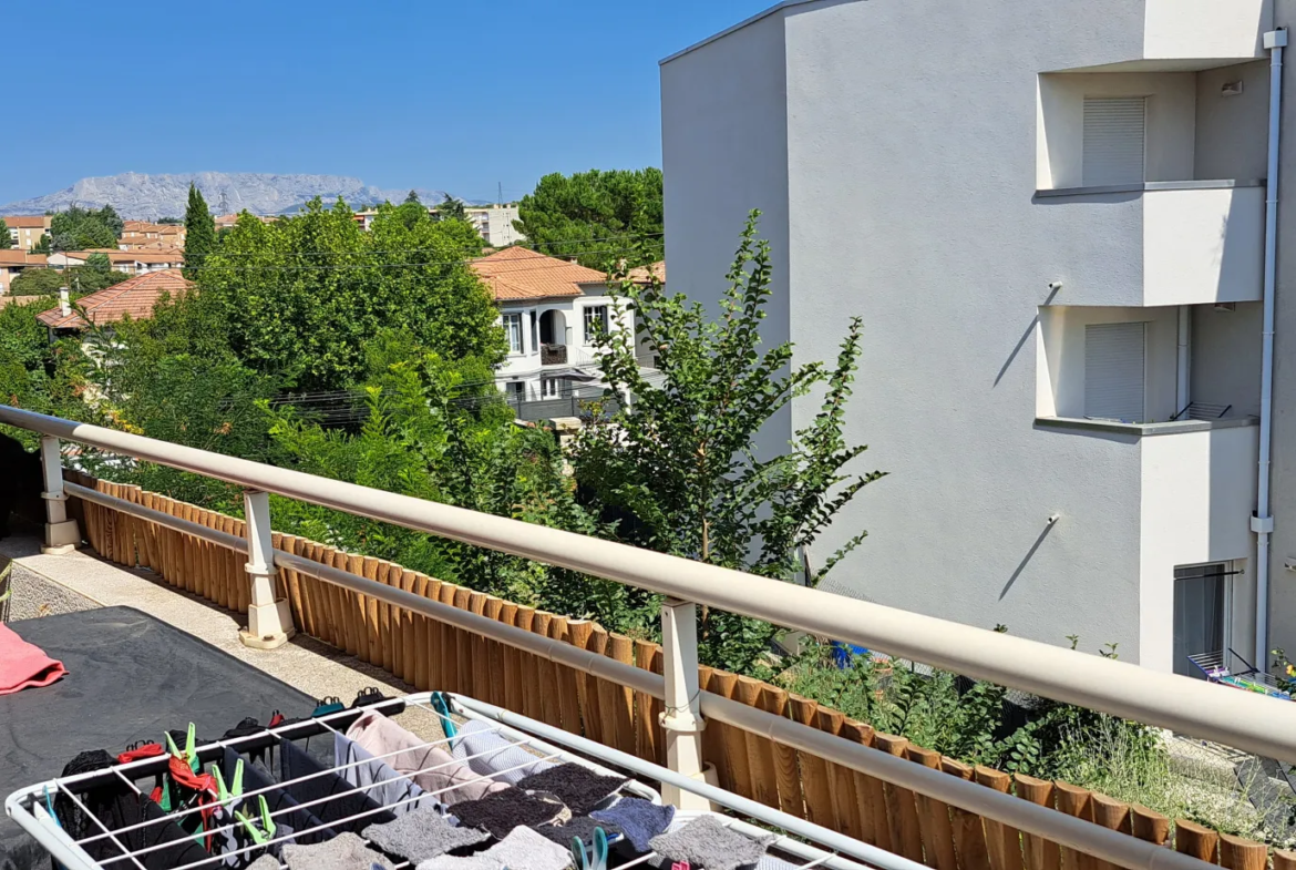 Appartement de Type 2 avec Terrasse et Garage à Gardanne 