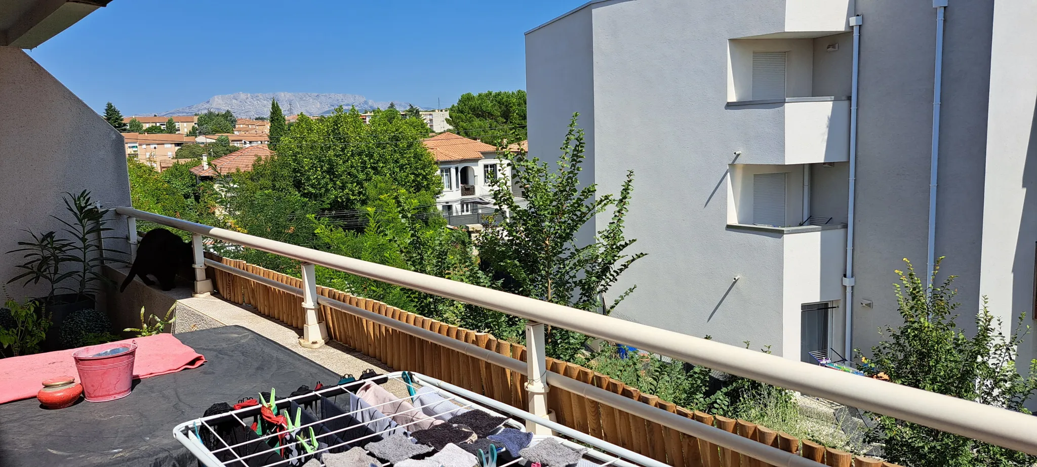 Appartement de Type 2 avec Terrasse et Garage à Gardanne 