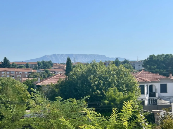 Appartement de Type 2 avec Terrasse et Garage à Gardanne