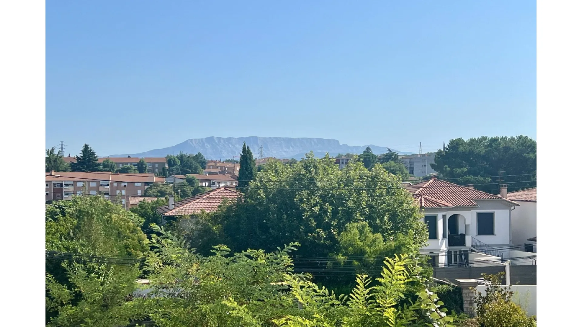 Appartement de Type 2 avec Terrasse et Garage à Gardanne 