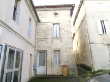 Maison T7 à Guîtres à vendre pour 26 000 euros 