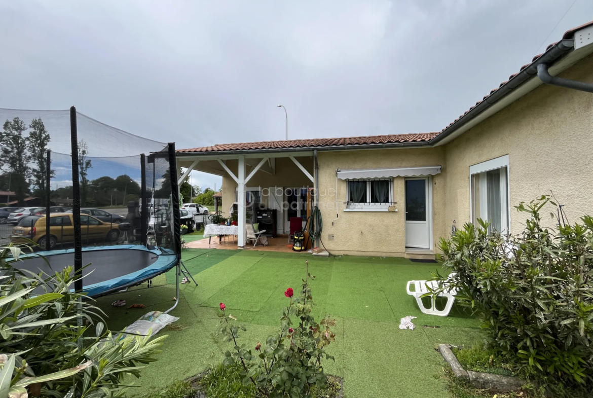 Maison avec deux logements à Bazas 