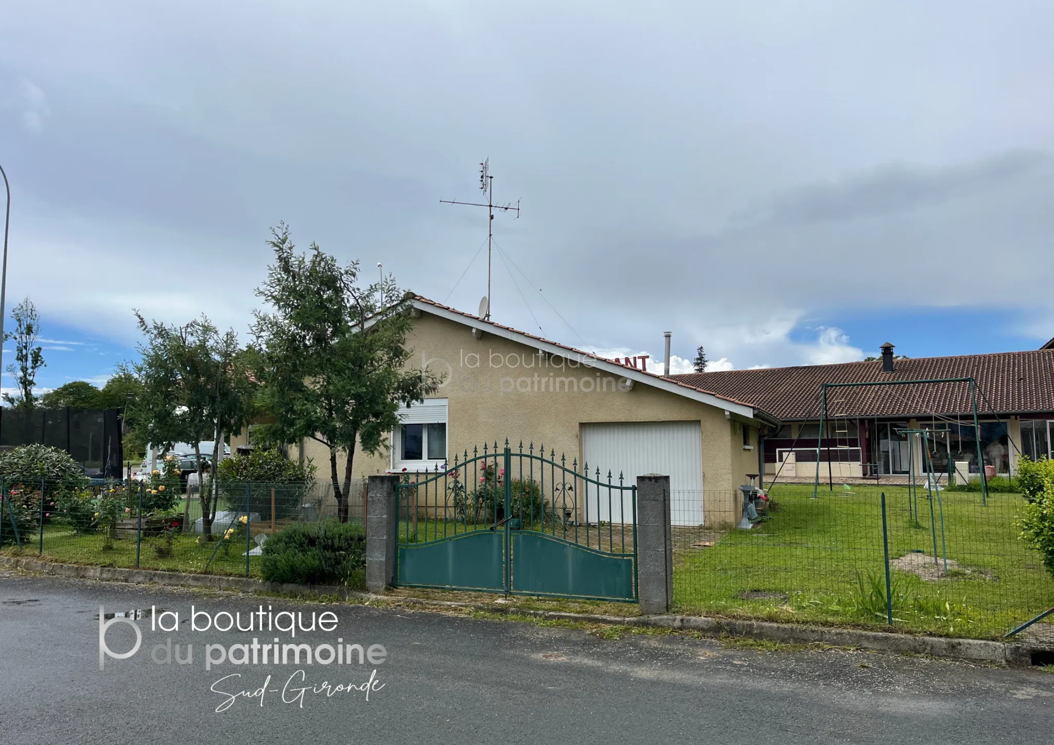 Maison avec deux logements à Bazas 