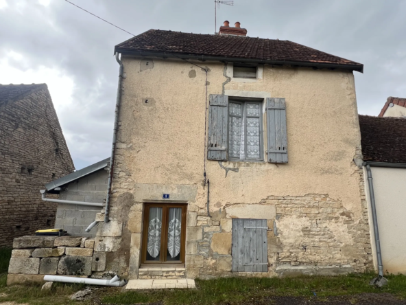 Maison de village proche Montbard avec jardin à rénover