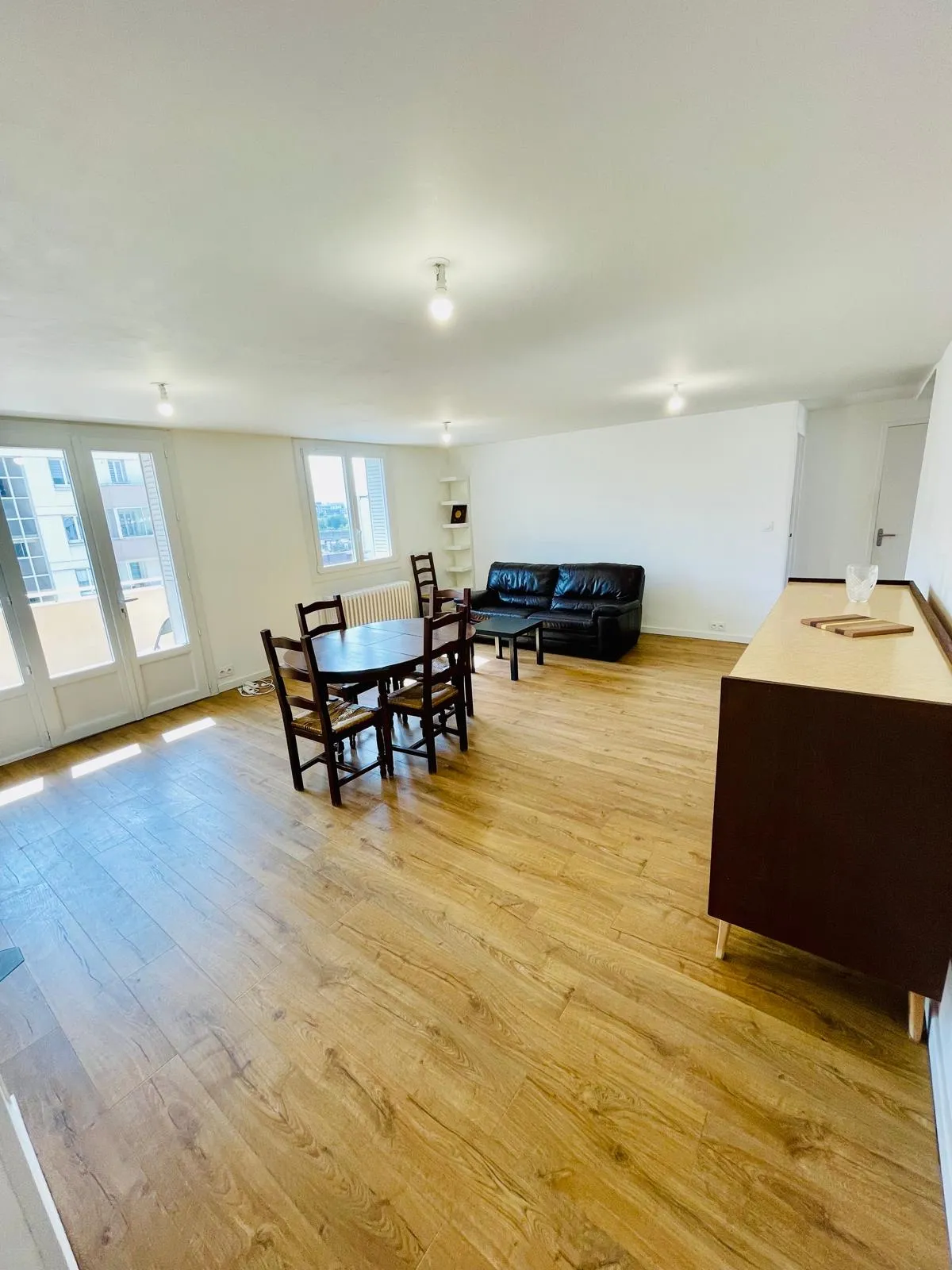 Appartement T5 85m2 rénové avec vues à Grenoble 