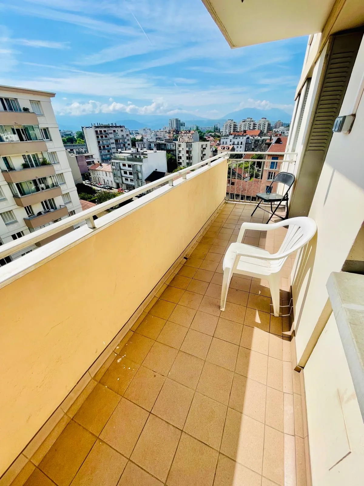 Appartement T5 85m2 rénové avec vues à Grenoble 