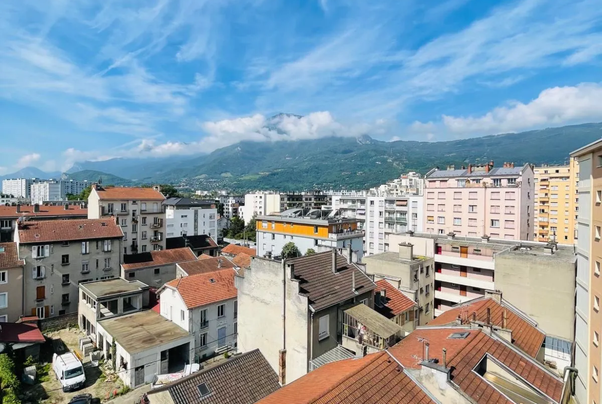 Appartement T5 85m2 rénové avec vues à Grenoble 