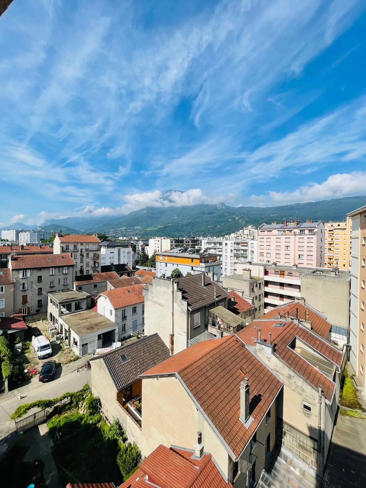 Appartement T5 85m2 rénové avec vues à Grenoble 