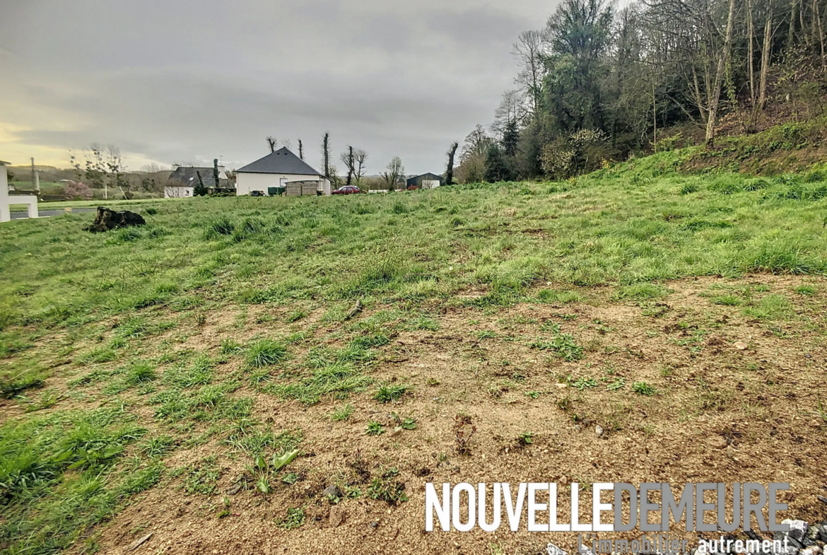 Terrain constructible à Hénon de 950 m2 