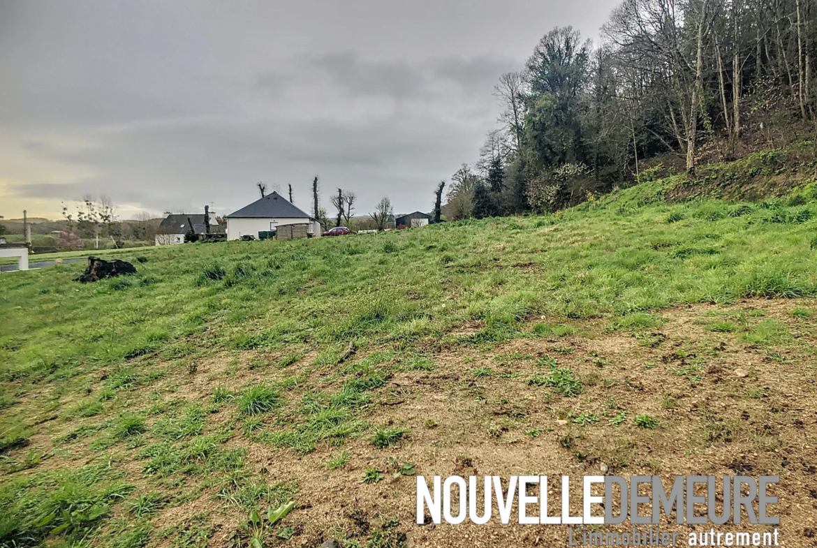 Terrain constructible à Hénon de 950 m2 