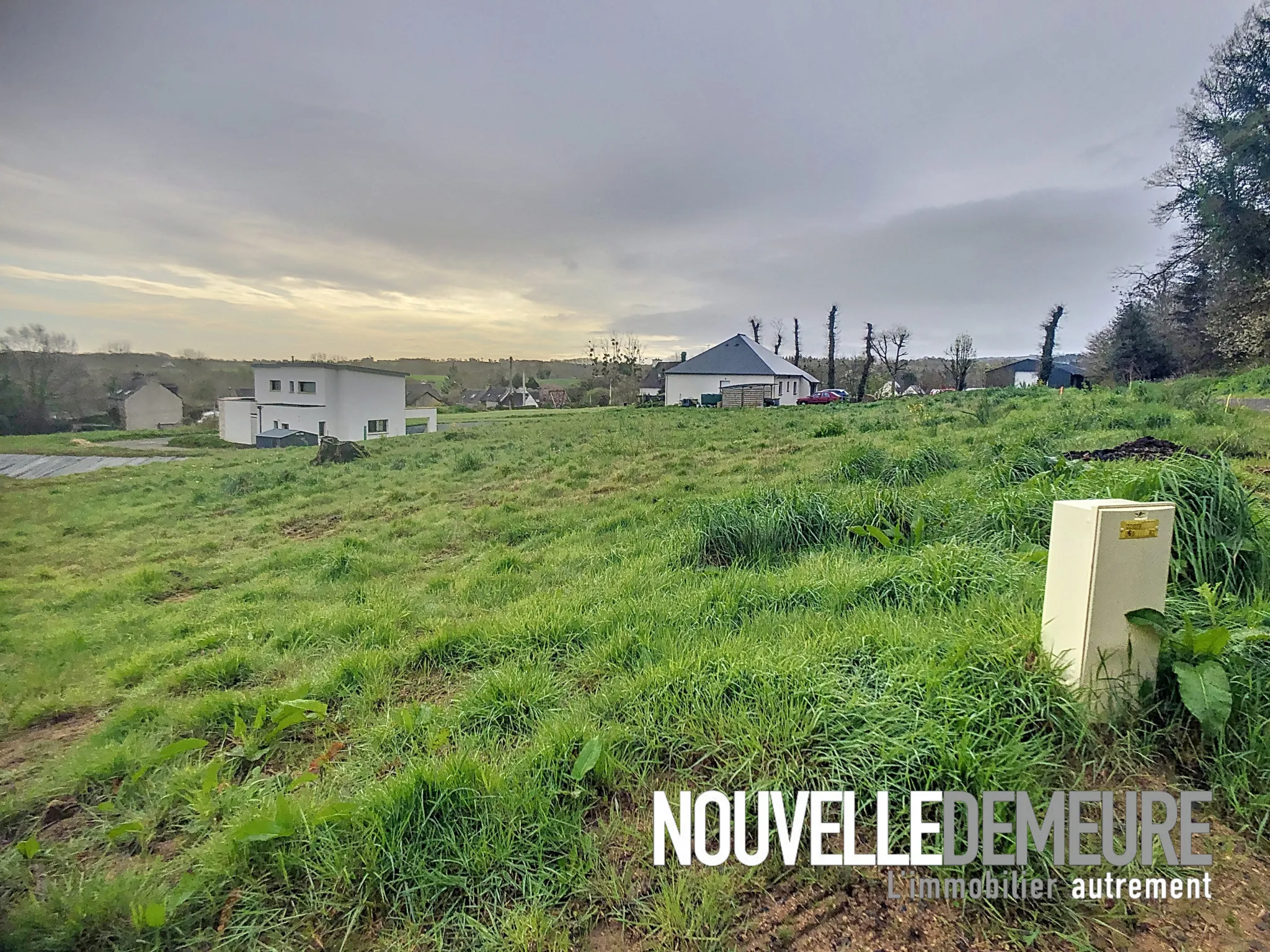 Terrain constructible à Hénon de 950 m2 