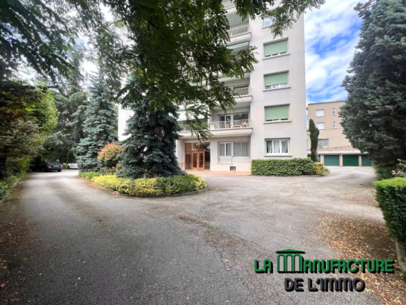 Appartement F5 à rafraîchir - Balcons - Cave - Grenier - Garage / Monthieu - Rue des Allies