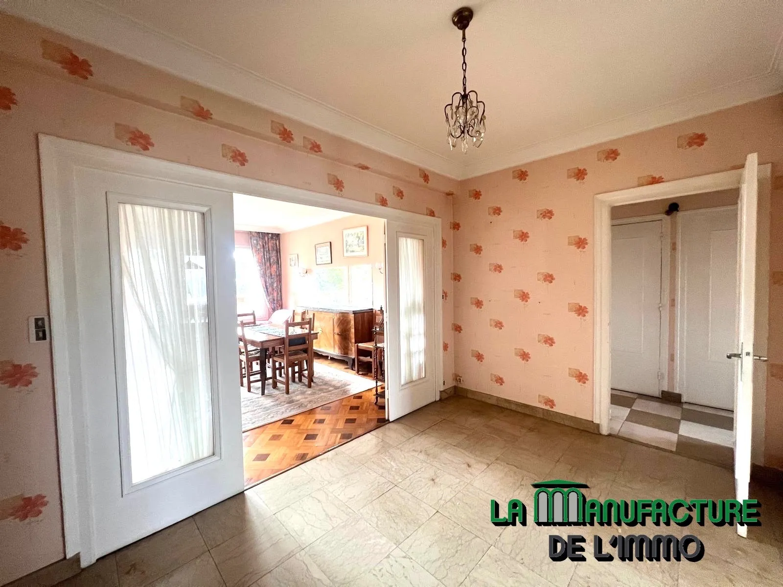 Appartement F5 à rafraîchir - Balcons - Cave - Grenier - Garage / Monthieu - Rue des Allies 