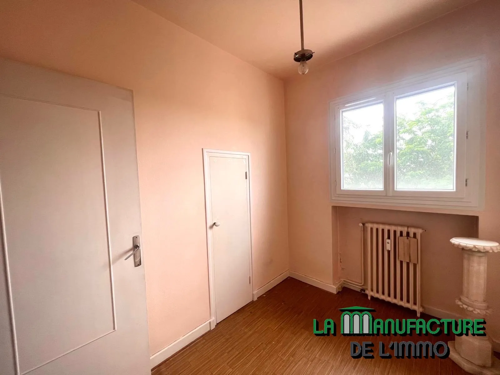 Appartement F5 à rafraîchir - Balcons - Cave - Grenier - Garage / Monthieu - Rue des Allies 