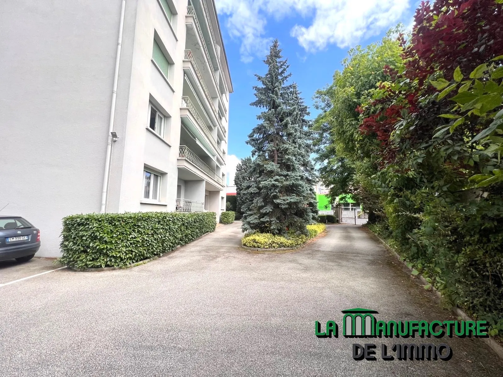 Appartement F5 à rafraîchir - Balcons - Cave - Grenier - Garage / Monthieu - Rue des Allies 