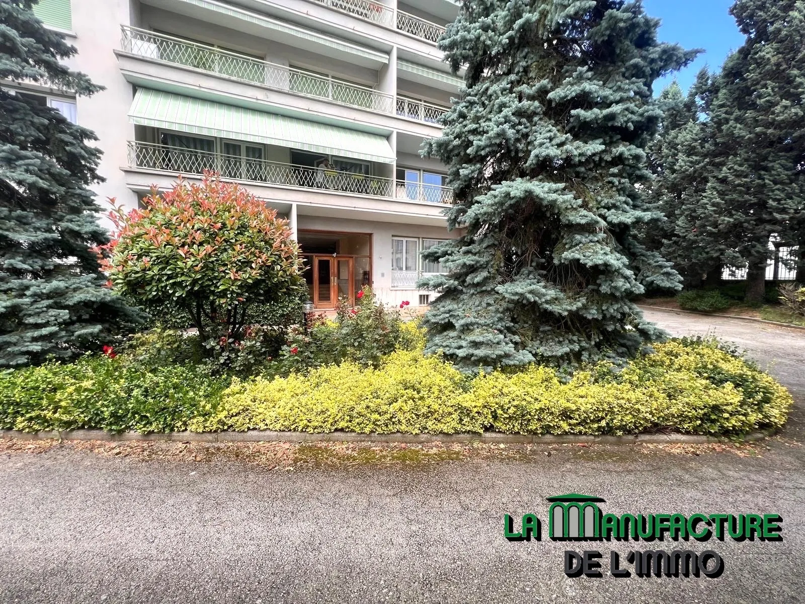 Appartement F5 à rafraîchir - Balcons - Cave - Grenier - Garage / Monthieu - Rue des Allies 