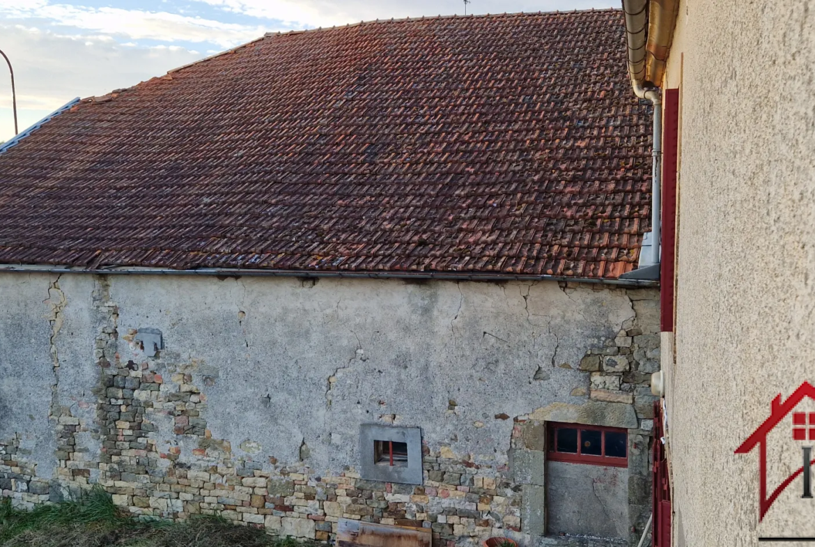 Maison de Caractère à Rénover à Velles 