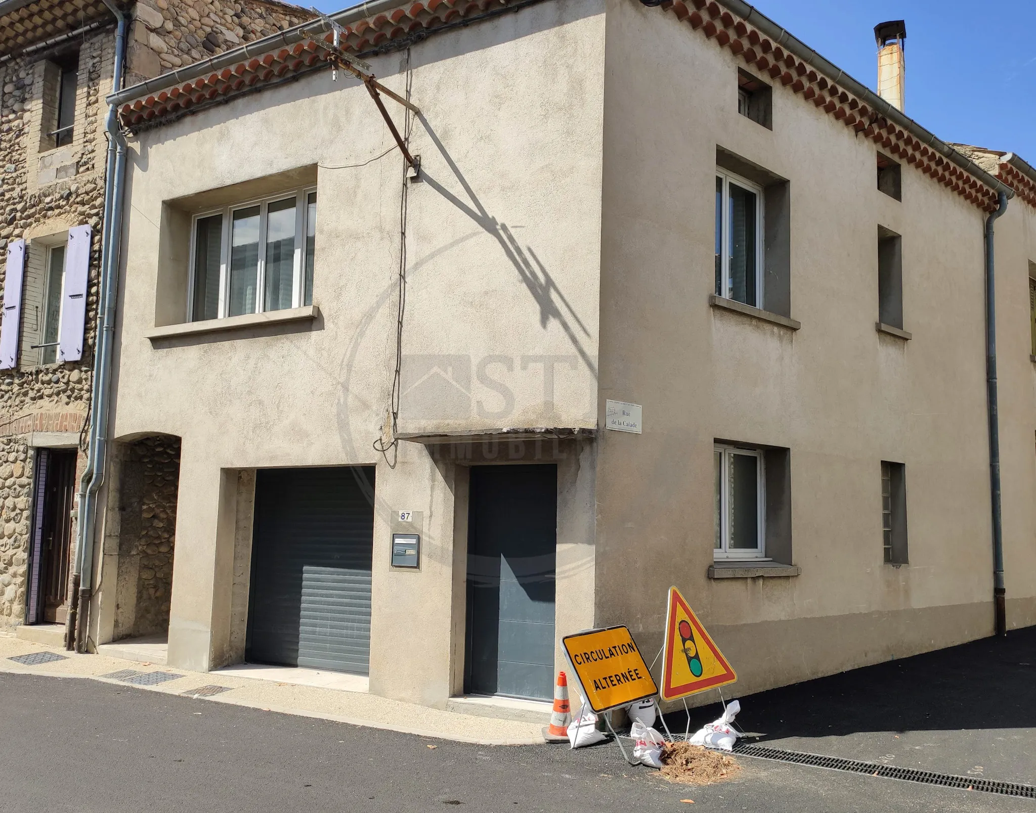 Maison de village rénovée avec garage à Saint-Laurent-du-Pape 