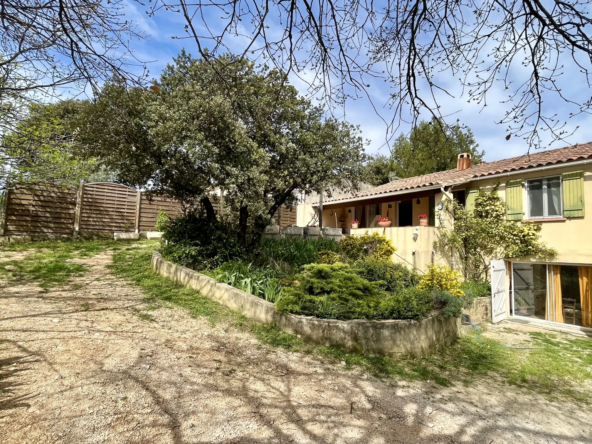 Vente: Belle villa à Apt avec terrasses et jardin