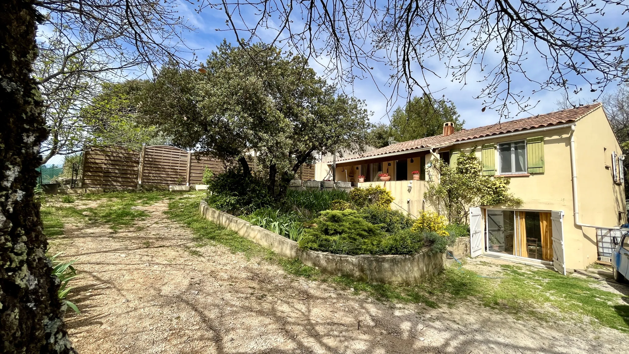 Vente: Belle villa à Apt avec terrasses et jardin 