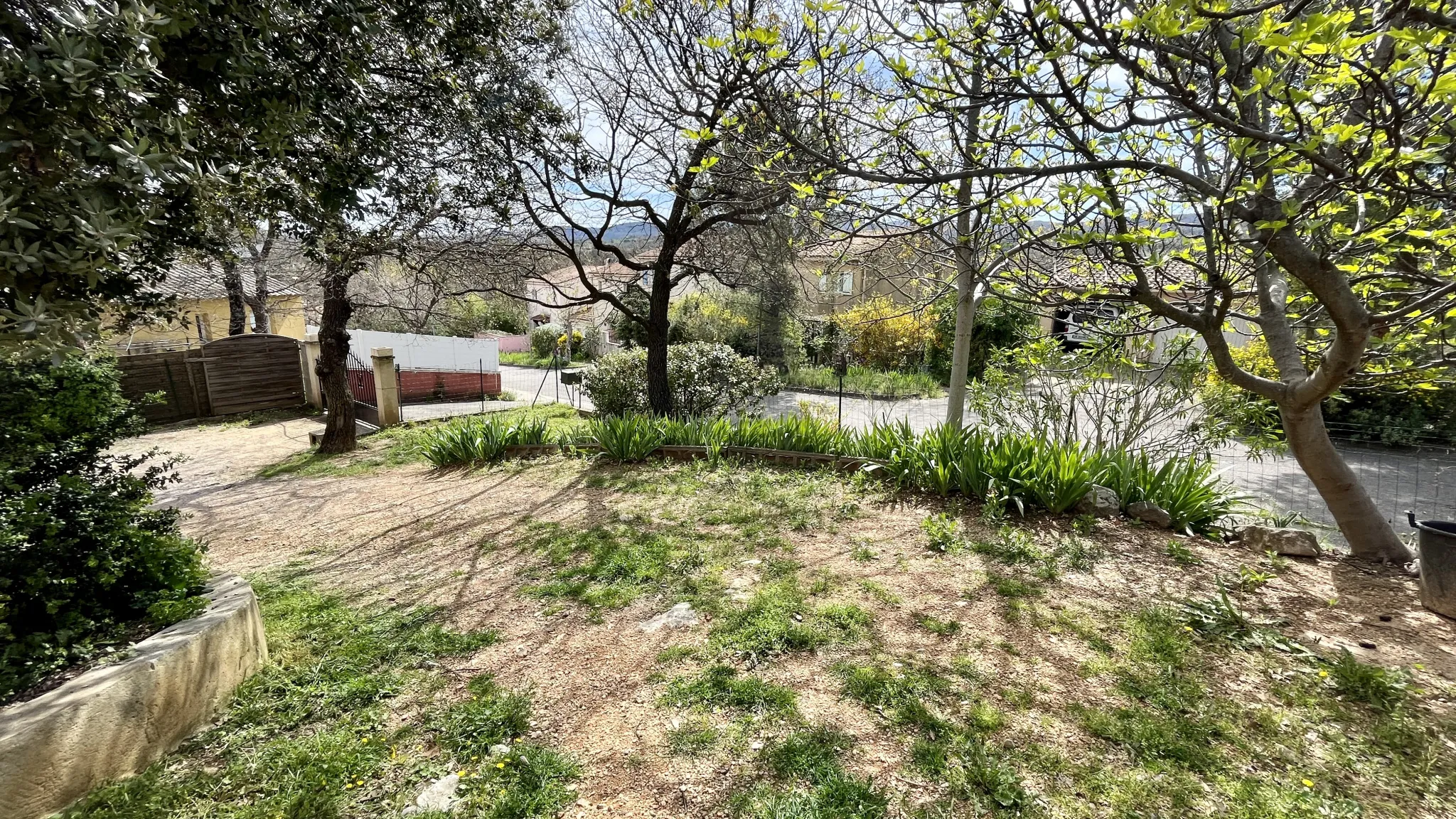 Vente: Belle villa à Apt avec terrasses et jardin 