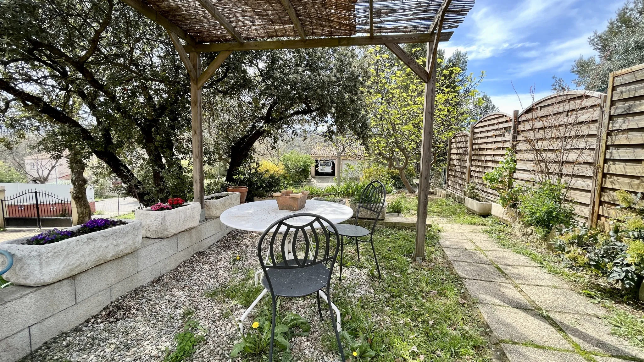 Vente: Belle villa à Apt avec terrasses et jardin 