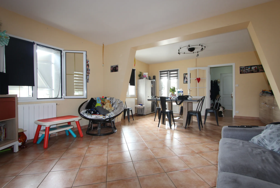 Maison à Pontacq avec jardin et garages spacieux 