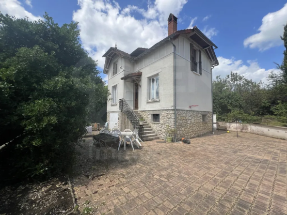 Maison Ancienne avec Jardin Privatif à Bléneau