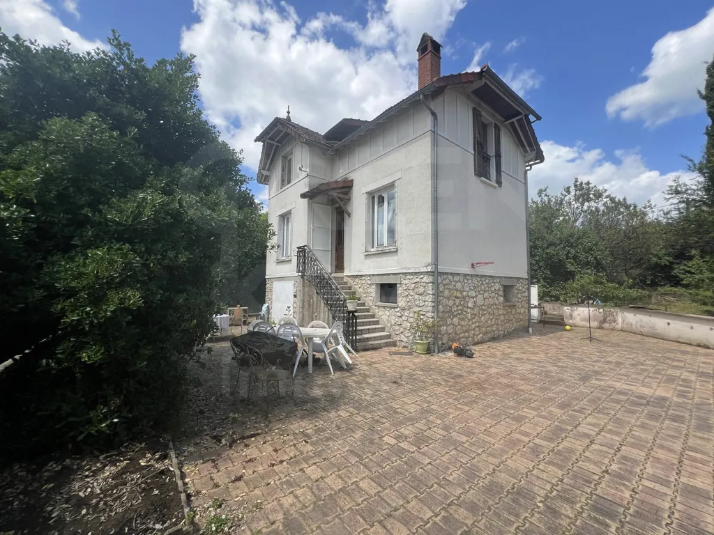 Maison Ancienne avec Jardin Privatif à Bléneau 