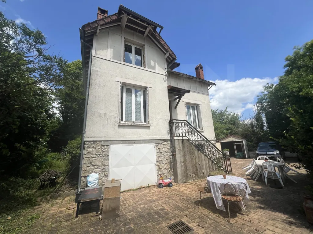 Maison Ancienne avec Jardin Privatif à Bléneau 