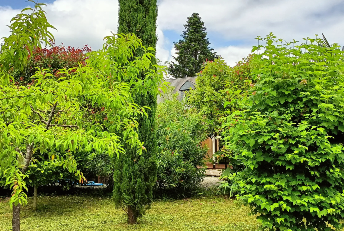 Charmante maison à Asson avec 4 chambres et piscine 