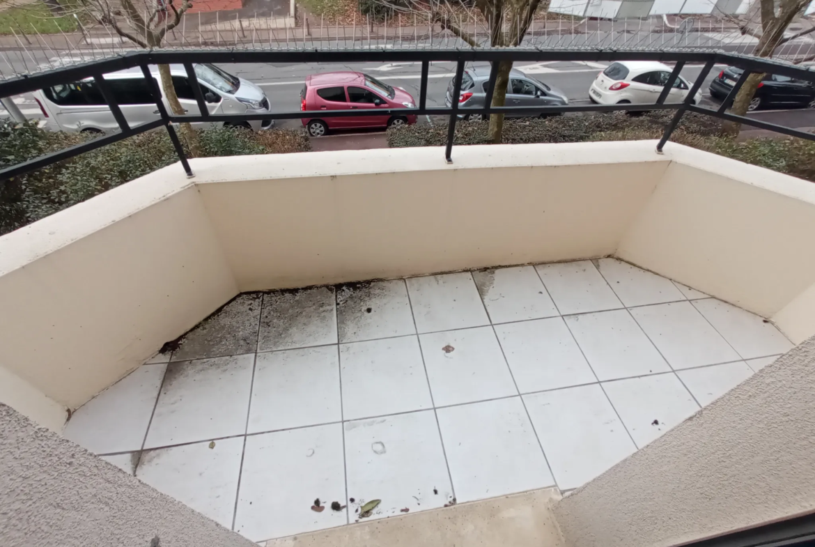 Appartement F2 Cergy Préfecture avec Balcon et Parking 