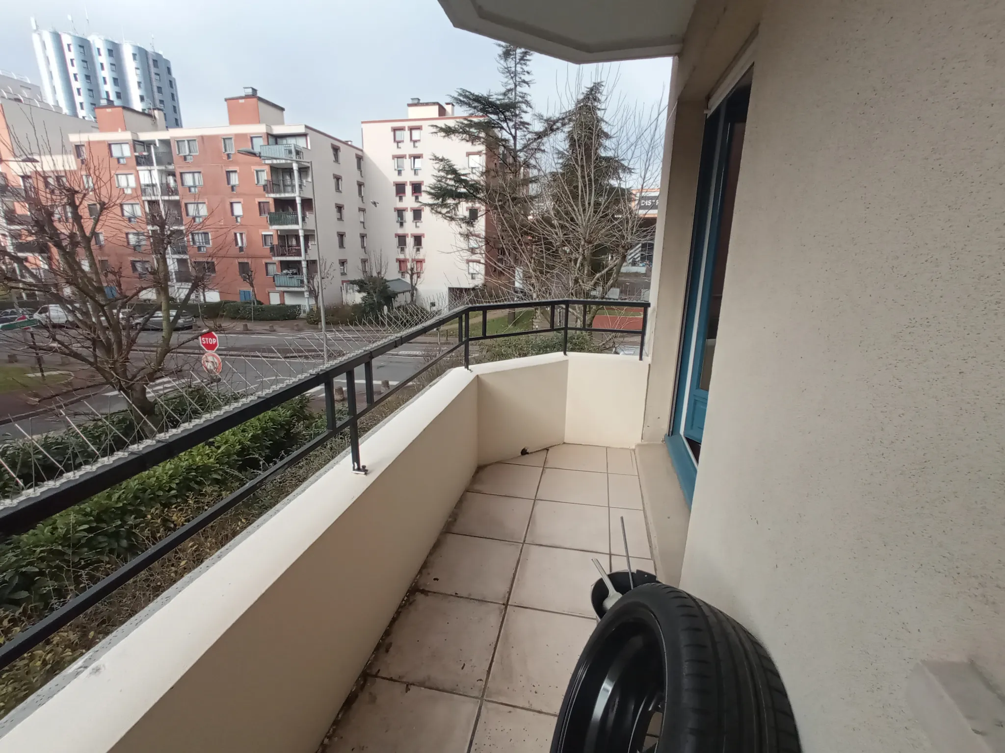 Appartement F2 Cergy Préfecture avec Balcon et Parking 