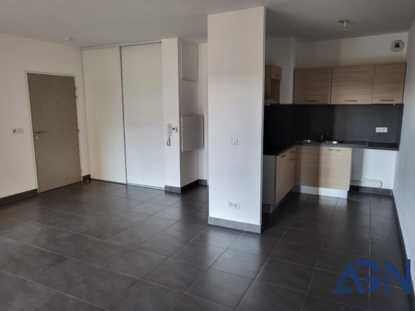 Appartement T3 de 64m2 avec terrasse et parking à Juvignac