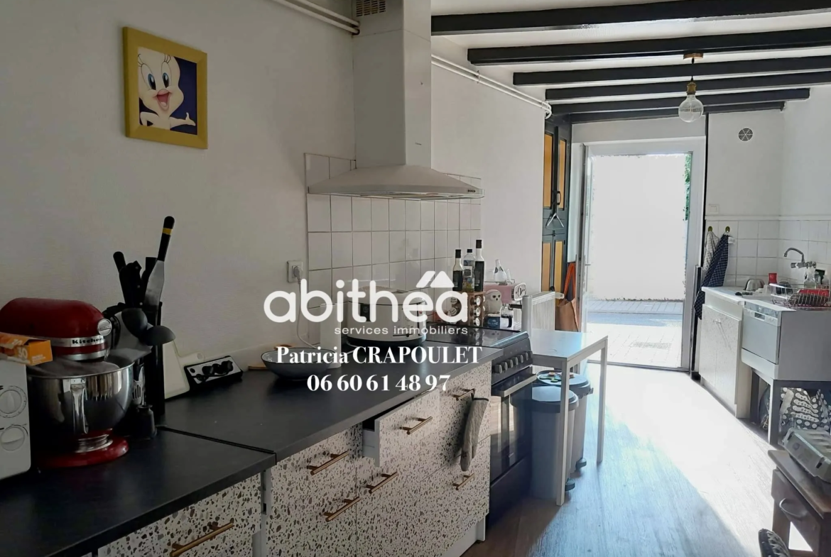 Maison de Ville à SAINT AMANT DE BOIXE - 115m2 - 96 000 euros 