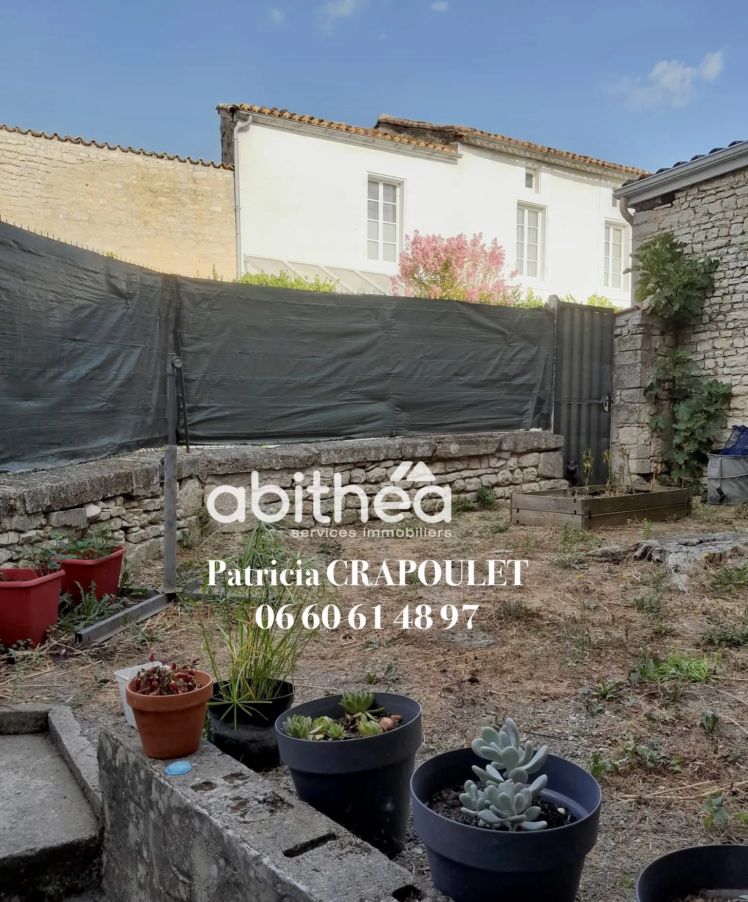 Maison de Ville à SAINT AMANT DE BOIXE - 115m2 - 96 000 euros 