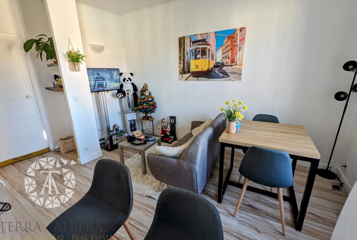 Appartement au dernier étage avec locataire à Le Boulou 