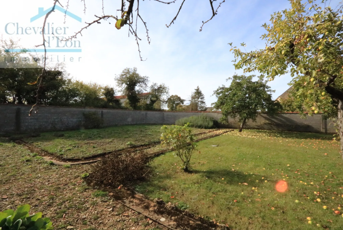 Maison principale et annexe à Roffey proche de Tonnerre 