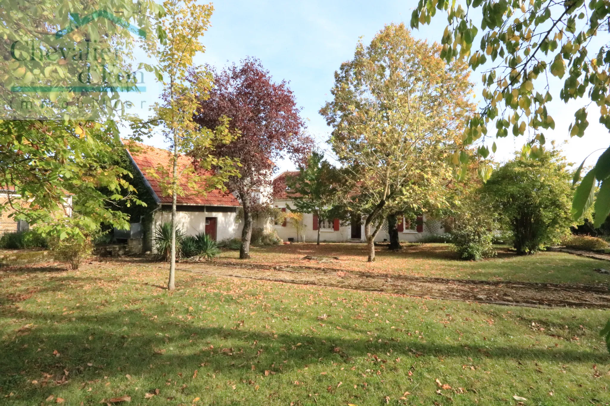 Maison principale et annexe à Roffey proche de Tonnerre 