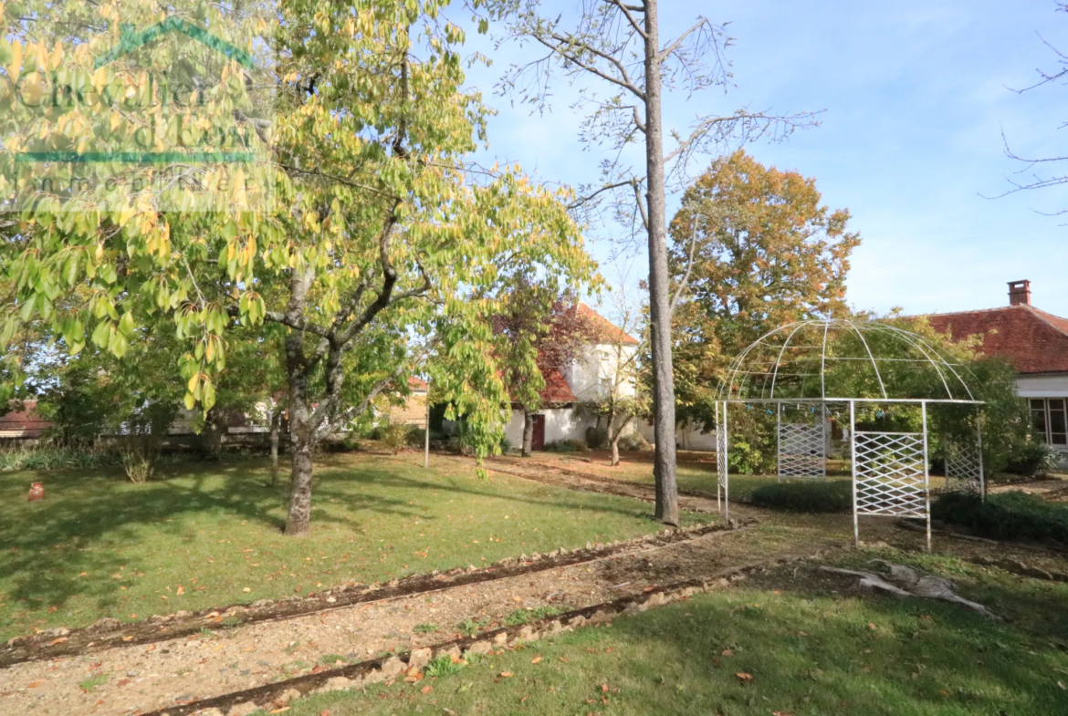 Maison principale et annexe à Roffey proche de Tonnerre 