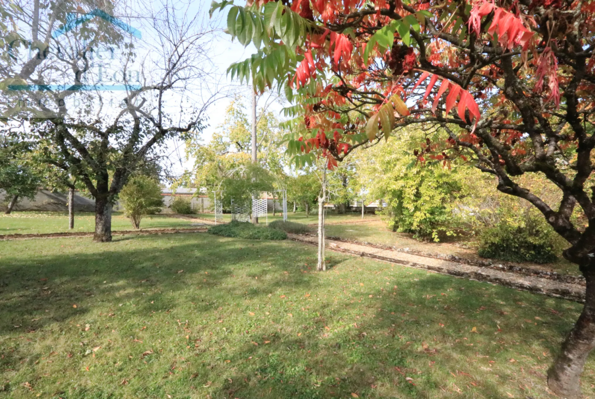 Maison principale et annexe à Roffey proche de Tonnerre 