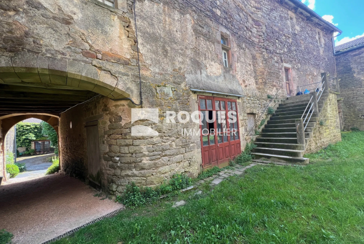 Château de la Commanderie hospitalière du XVème siècle à Martrin 