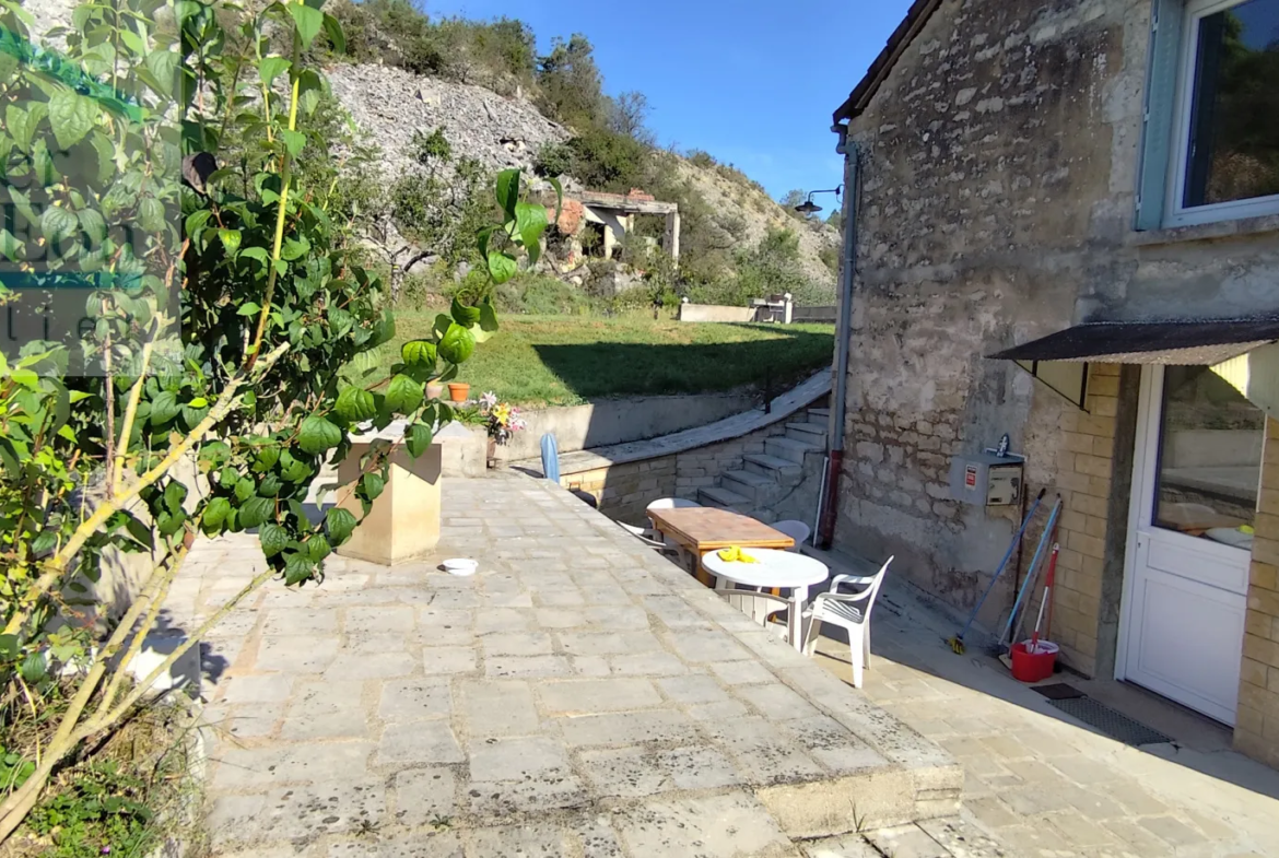 Maison isolée dans la campagne face au canal de Bourgogne T5 90m2 